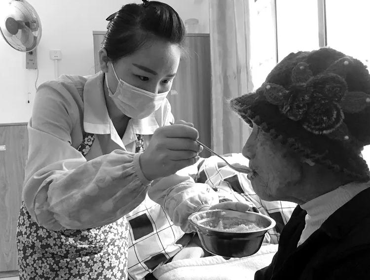 老人晨练撞小孩后续,老太太晨练被撞