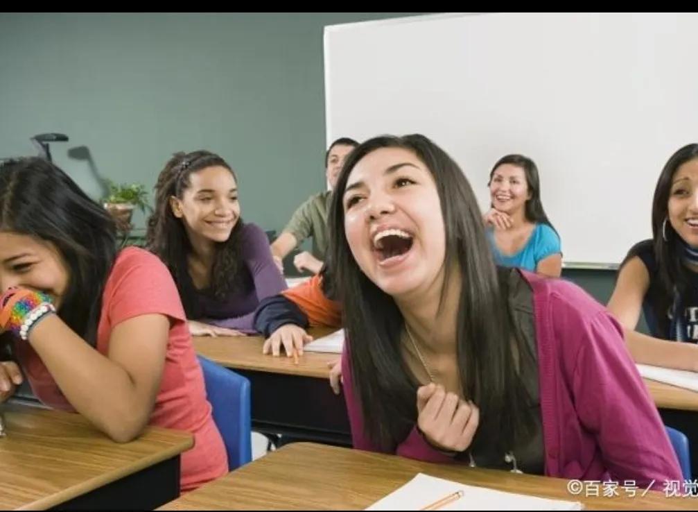 哲学课上解决“脱鞋臭人”事件