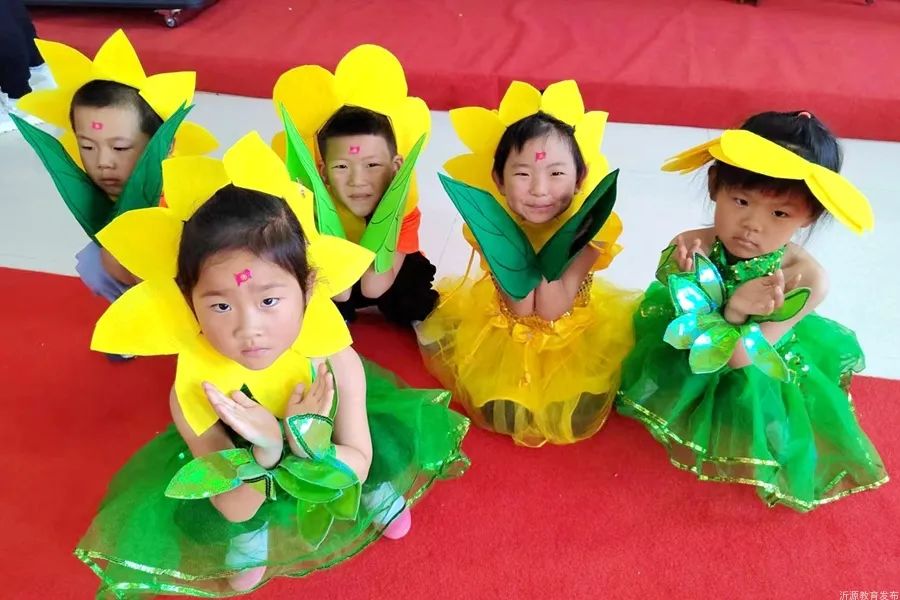 六一儿童节花儿与少年,六一儿童节花儿向阳开