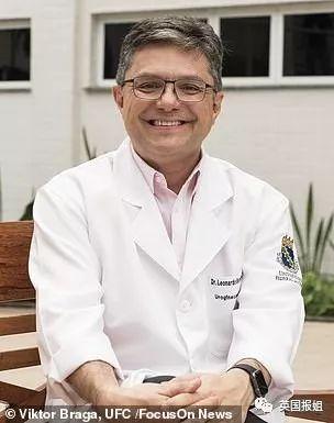 一男子为了变性为女生,竟然用鱼皮造了*体下**