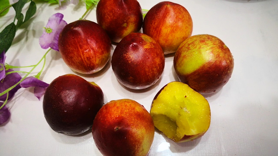 怎么挑选油桃又脆又香,买桃需谨慎