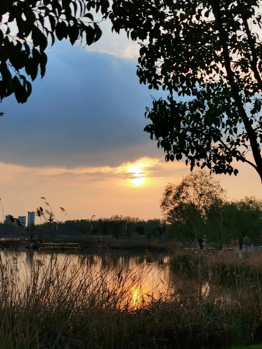 闺蜜买车了带我兜风 (闺蜜提新车带我出去玩)