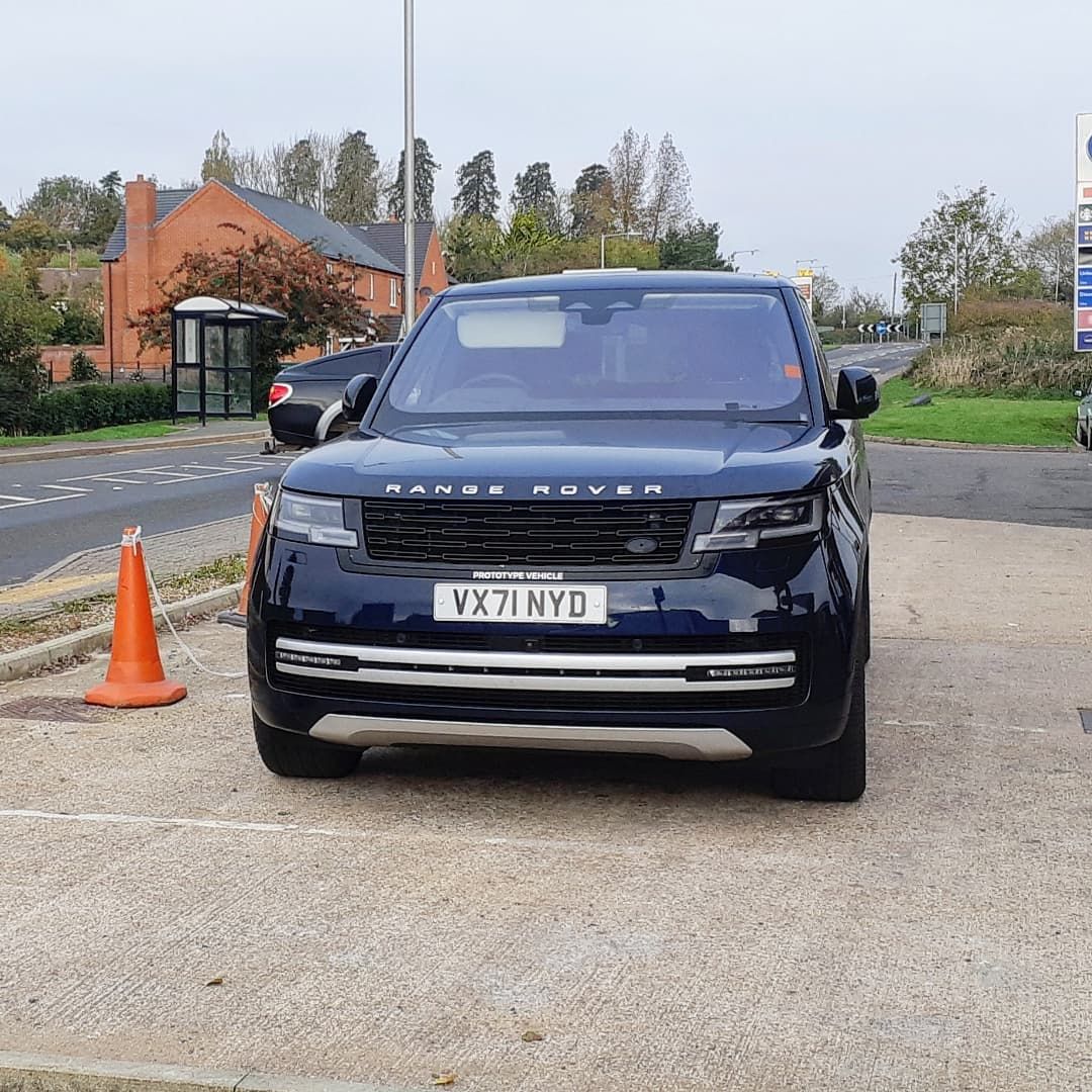 路虎揽胜街头炫酷视频,柴油第三代揽胜