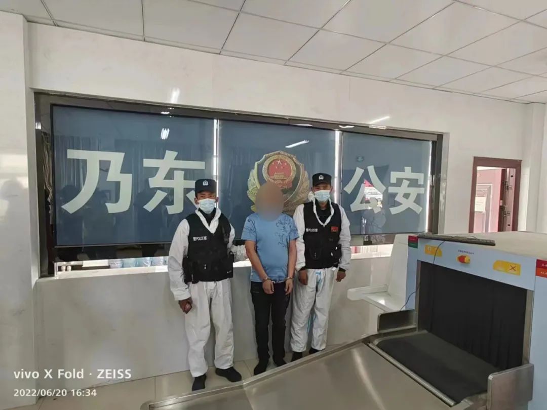 警方蹲守一个月当场抓获,民警通过布控抓获犯罪嫌疑人