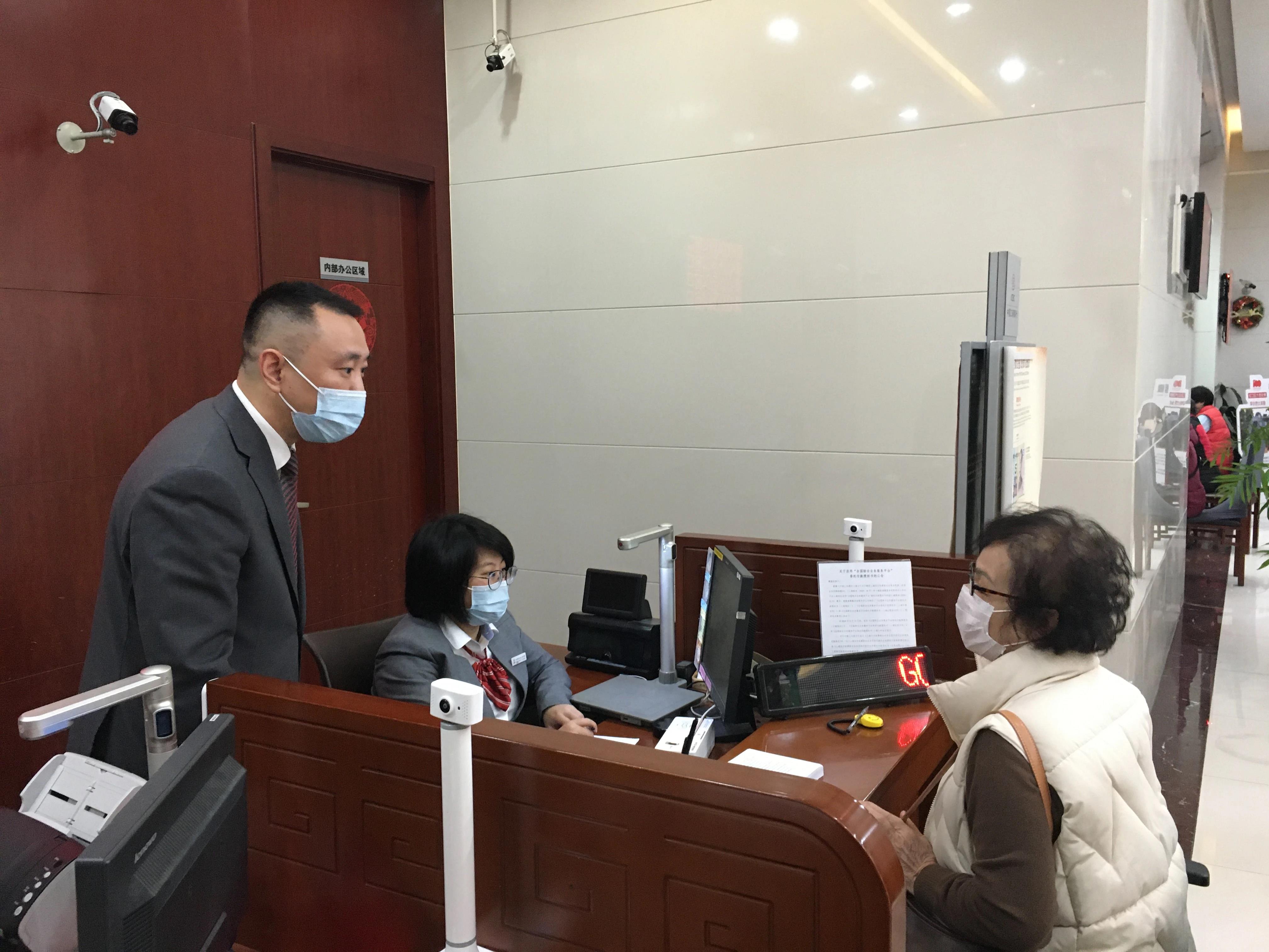 着急汇款银行卡丢了怎么办,本人在国外银行的存款到期怎么办