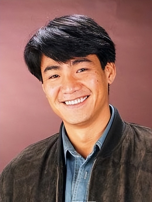 他高大威*男猛**人味足，演江湖人士逼真，人生经历丰富，低调亦多姿