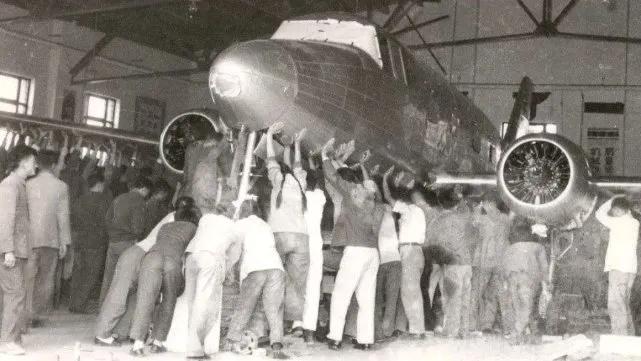 周恩来看到原*弹子**试爆成功图片，下令将地面部分裁掉，为什么？