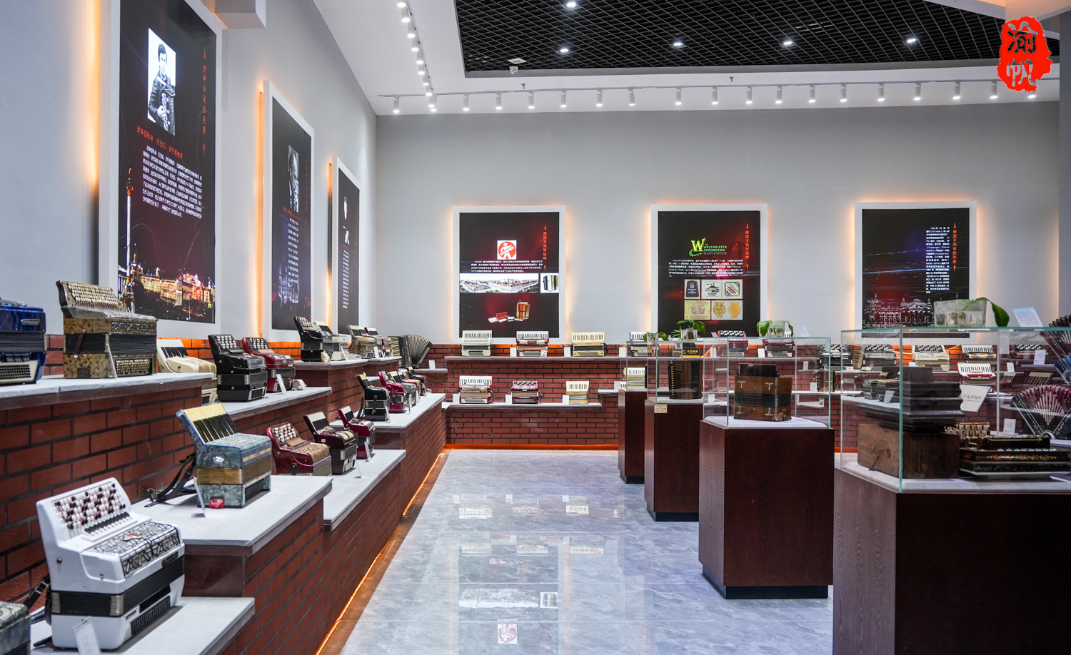 参观塔城地区手风琴博物馆,参观钢琴博物馆的震撼