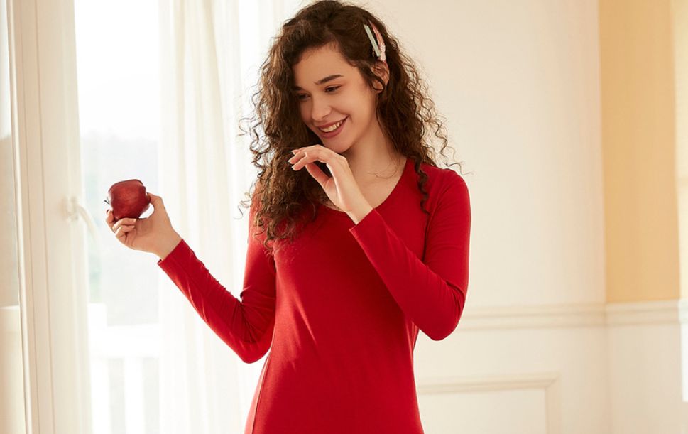 今年特别流行的德绒保暖内衣,德绒内衣是贴身好还是宽松点好