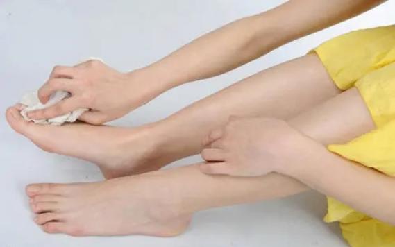 冬季脚汗臭脚解决方法,冬季出脚汗
