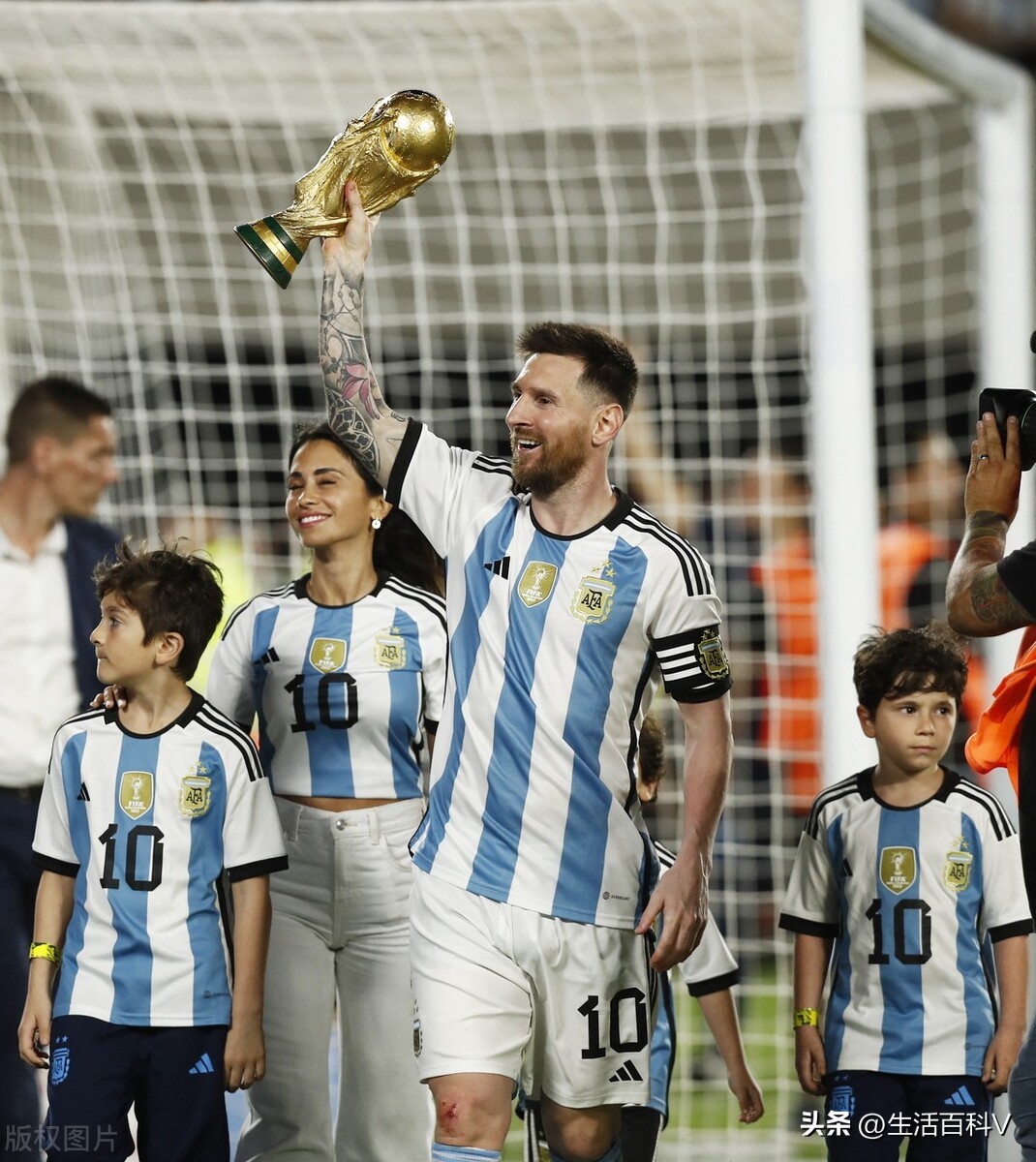 梅西800粒进球球衣给谁了,梅西生涯800球里程碑球衣