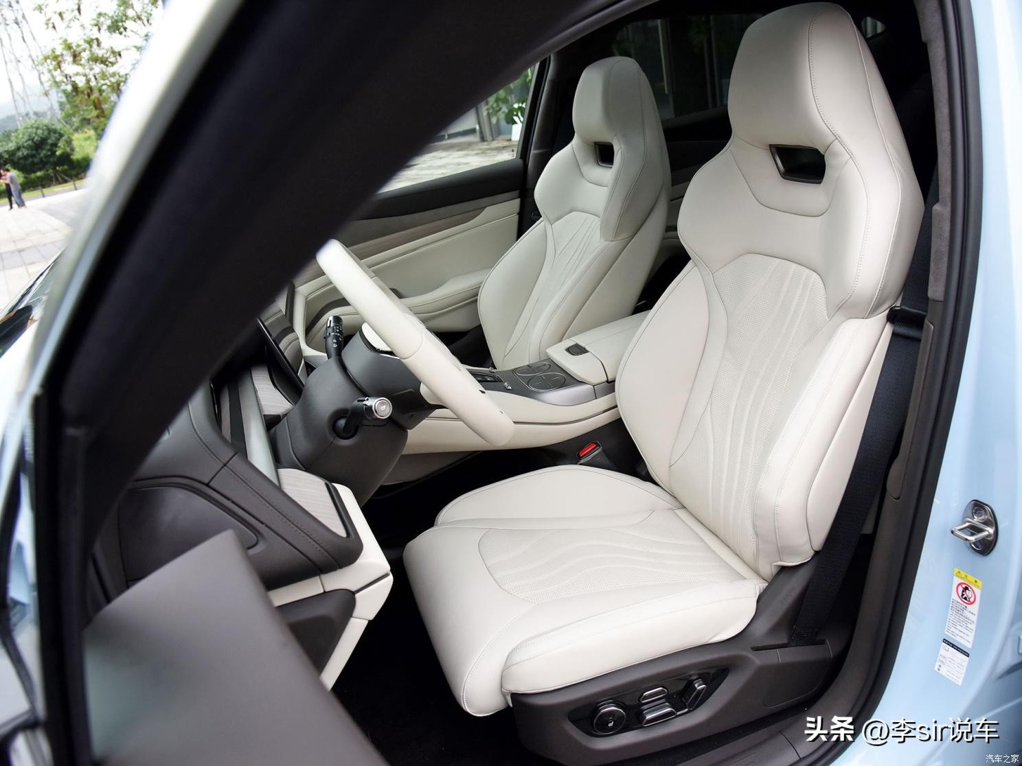 豪华智能suv腾势n7震撼上市,让顶配变标配腾势n7产品力解析