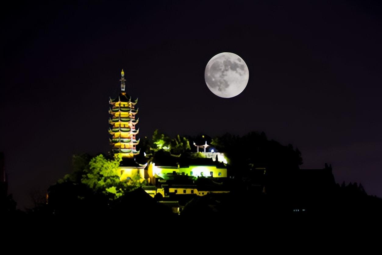 描写中秋圆月的古诗词鉴赏,中秋节的诗句有哪些描写圆月的