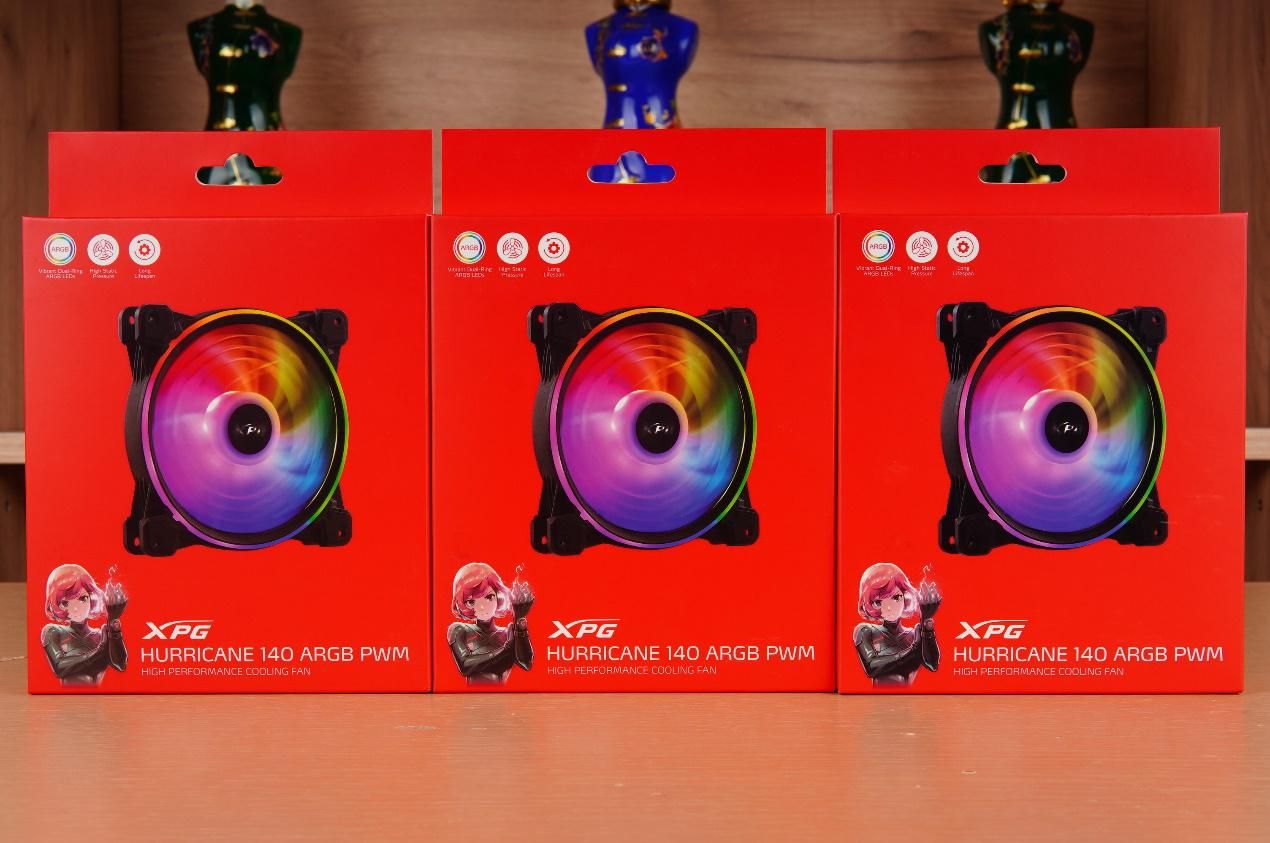 可以装多个硬盘的主机箱,带可插拔硬盘盒的主机