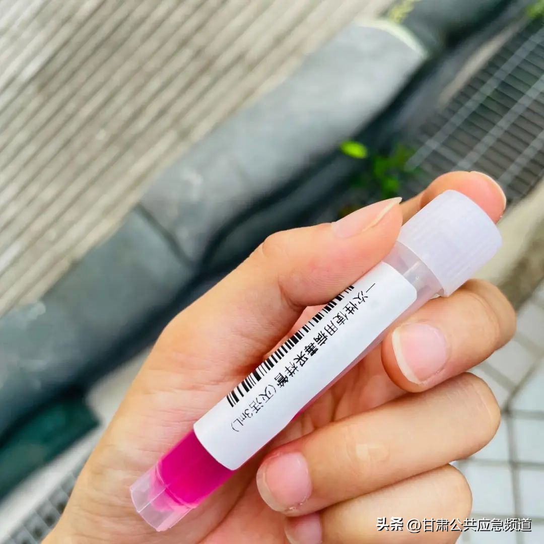 核酸采样时手套碰到嘴巴会传染吗,做核酸不小心用了别人用过的棉签