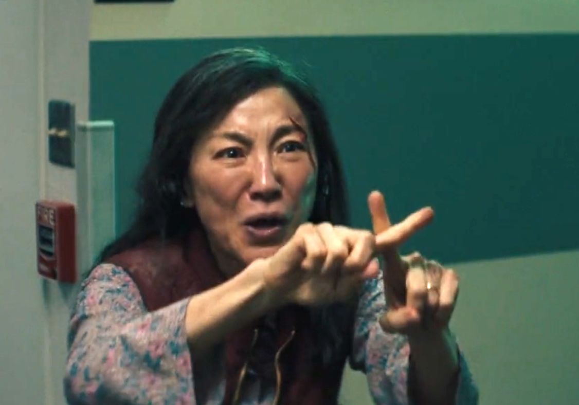 瞬息全宇宙——美国亚裔版的你好，李焕英