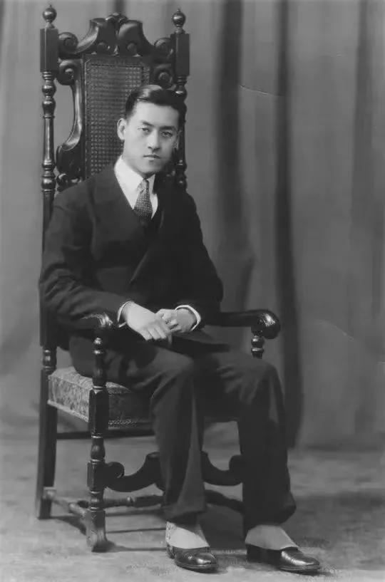 一辈子只会教书的清华男神,凭什么被*镕基朱**誉为“一代宗师”