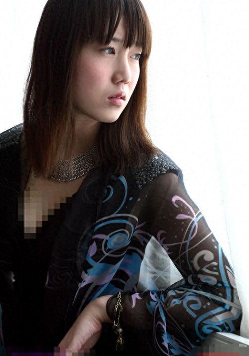 “最红嫩模”*筱雨张**：22岁时拍写真火爆全网，如今将近40岁仍单身