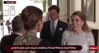 凯特王妃高级造型,凯特王妃穿蓝色格子英伦风