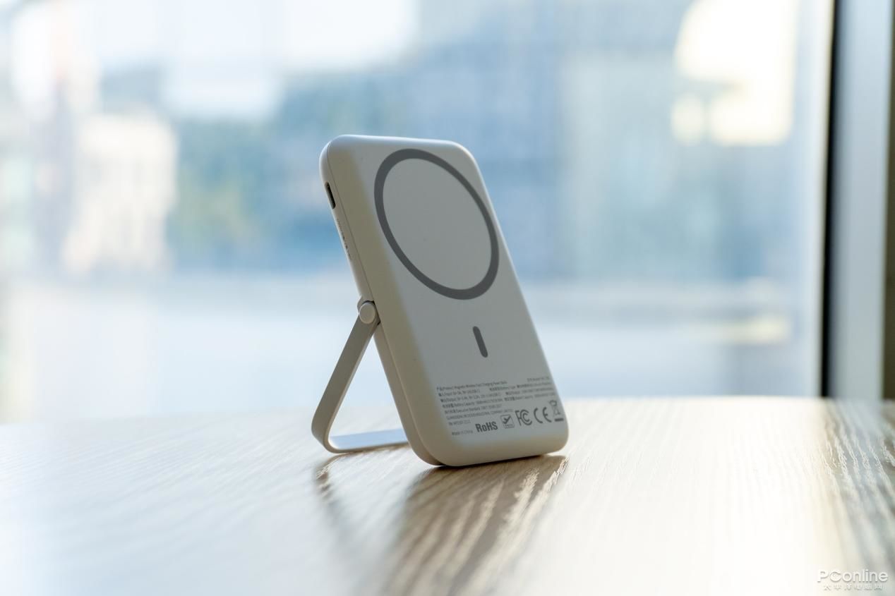 苹果透明探索版无线充电宝评测,网易无线充电宝vs麦多多