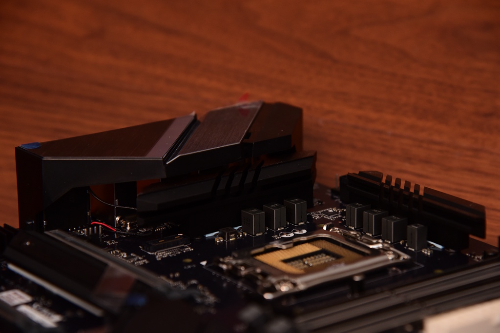 来自服务器血统的游戏主板—美超微C9Z790-CGW,打游戏怎么样?