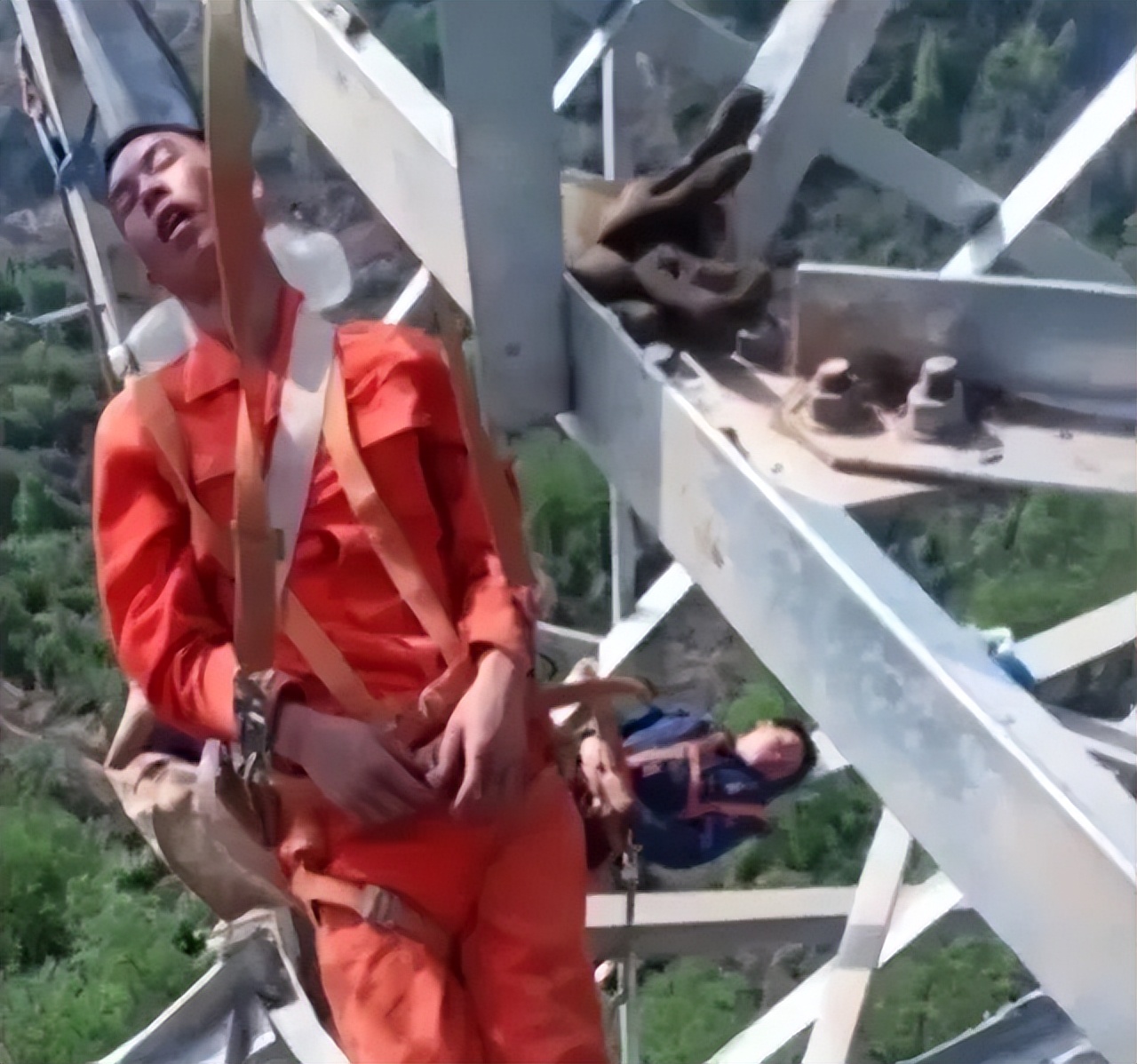 基建狂魔穿越秦岭,基建狂魔施工完整视频