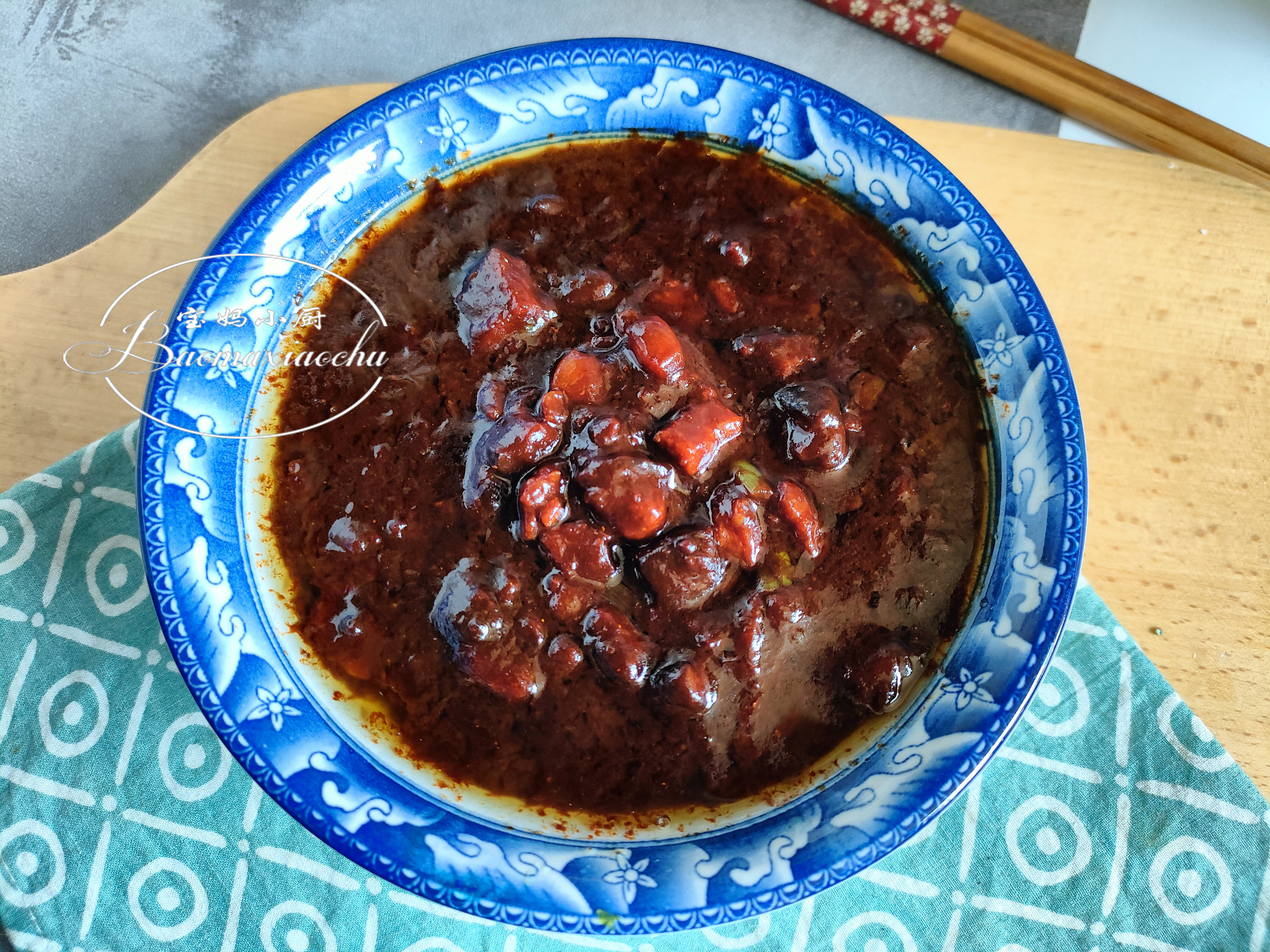 立夏了,这肉酱可以多做点,一周都不坏,拌面、拌饭夹馒头可香了