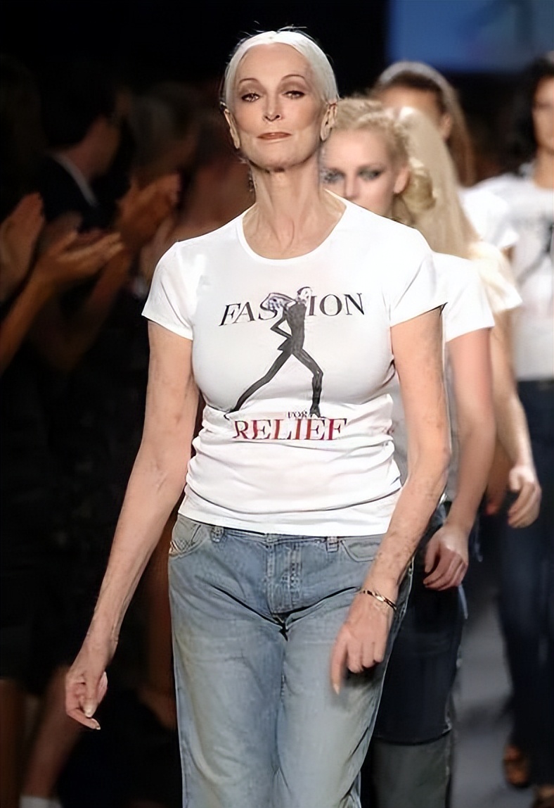 被渣男抛弃10年后霸气回归,被渣男抛弃背叛婚姻的女人