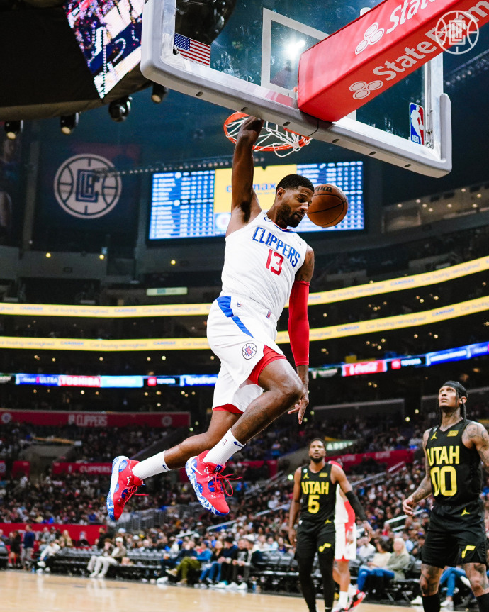 逗妹吐槽：首发了，队长了，打满了，腾嗨：锅背好吧我的罗