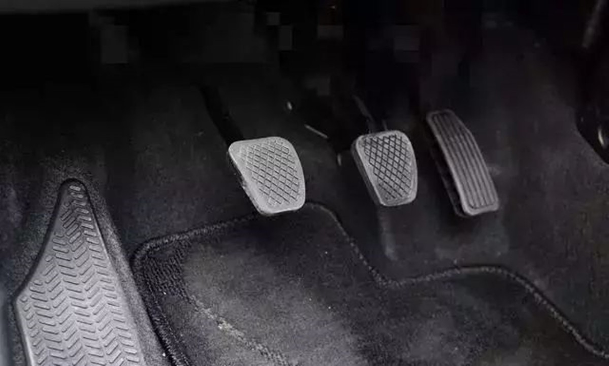 汽车在p挡卡死是什么原因,汽车卡死怎么回事