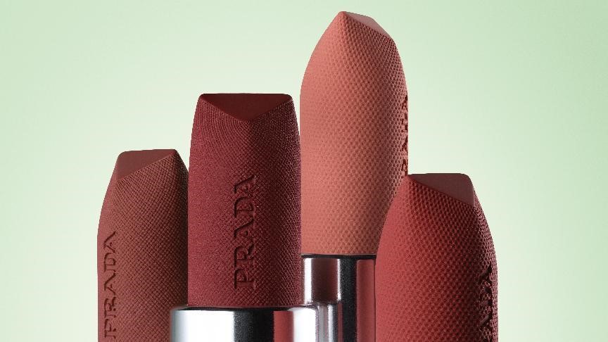 prada彩妆效果,prada唇膏在美妆界地位