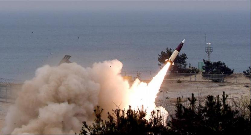 圣诞节到了圣诞人送礼物,圣诞节到了给别人送的礼盒