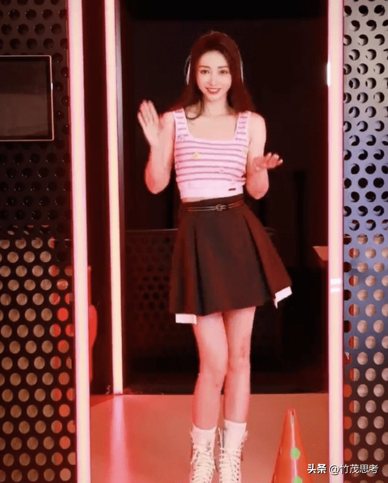 柳岩世界杯足球宝贝,柳岩变身足球宝贝