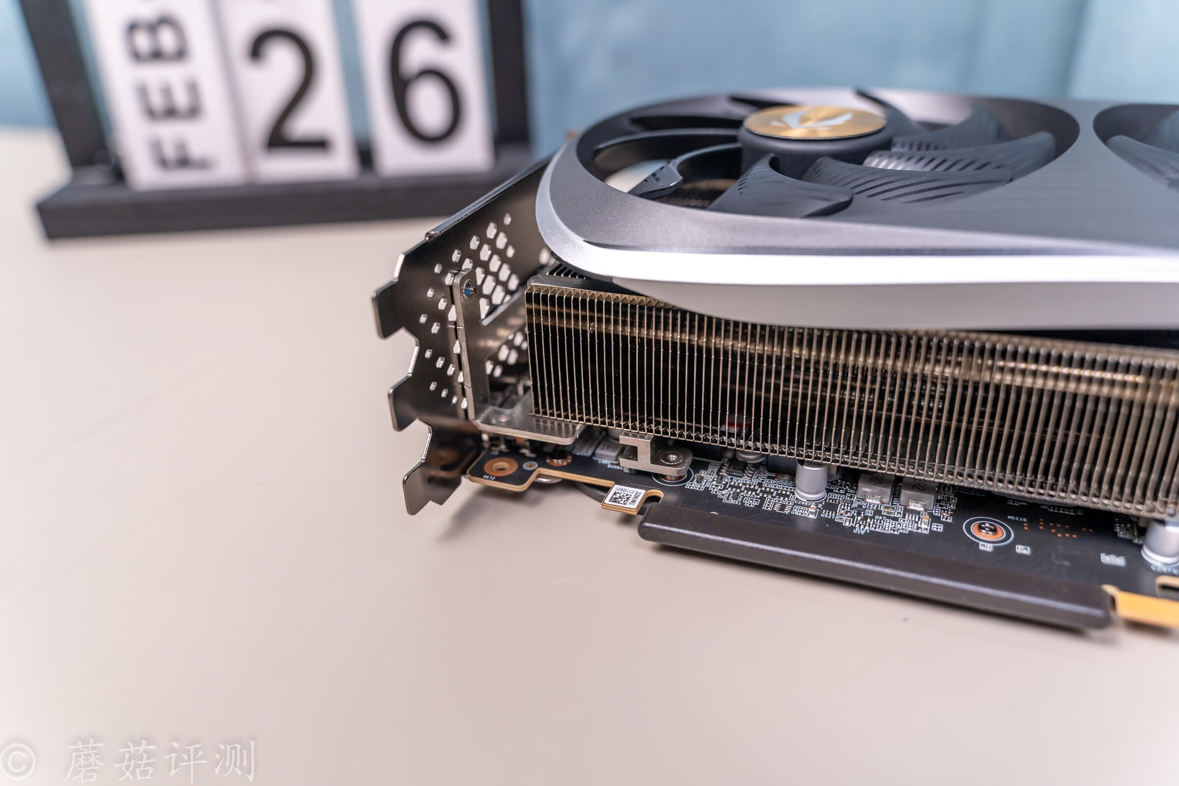 外观精致，散热优秀，适合干活，索泰RTX4090AMP显卡评测