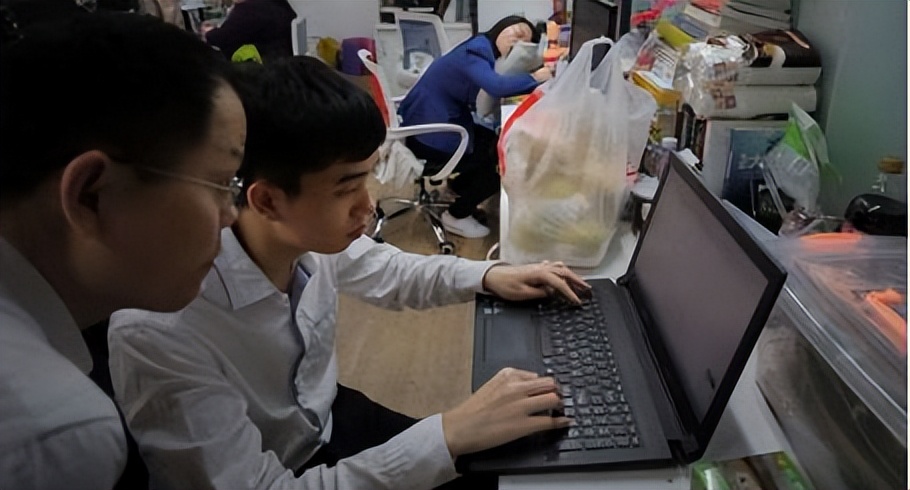 程序员日常工作真的那么累,程序员是一个苦逼的职业吗