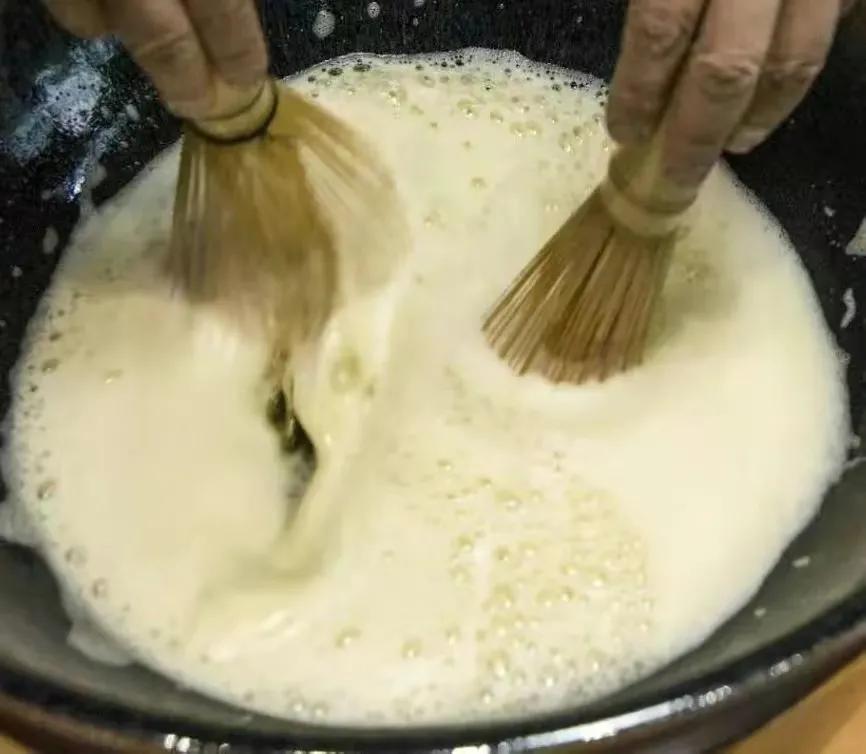 杨子长条玉作葩花光冻棘眩冰花。短蓬几见空相似，捕影图成试吃茶