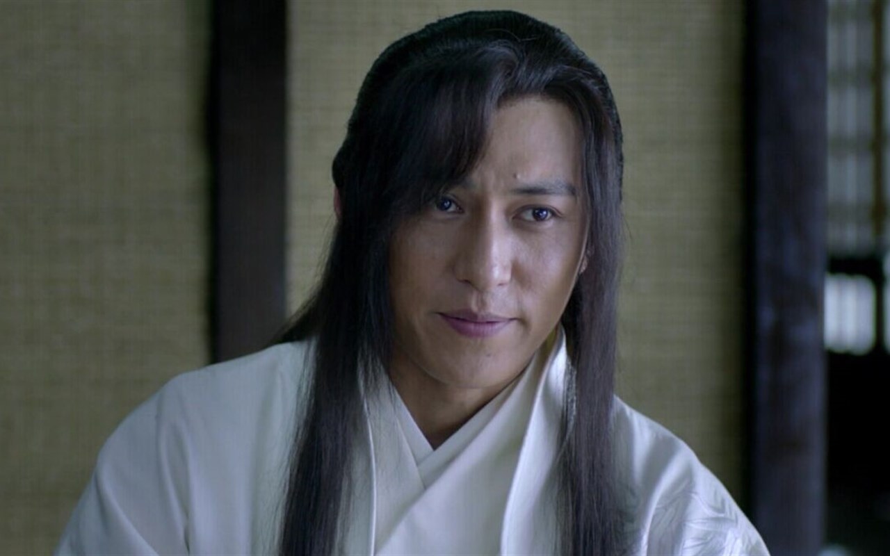 明明很帅自己却觉得很丑,明明很帅却打扮很丑