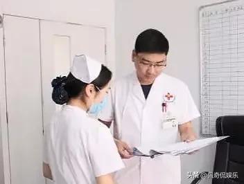 站在讲台上12年，无手无脚，用她残疾的手臂给山区的孩子指引方向