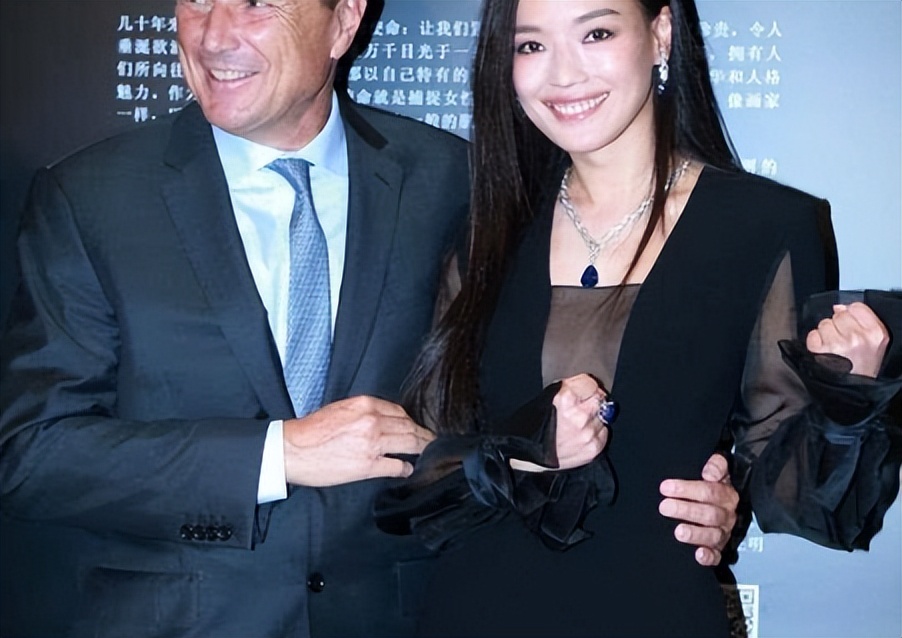 假戏真做的娱乐圈，无数双咸猪手，牺牲了多少女演员的“清白”？