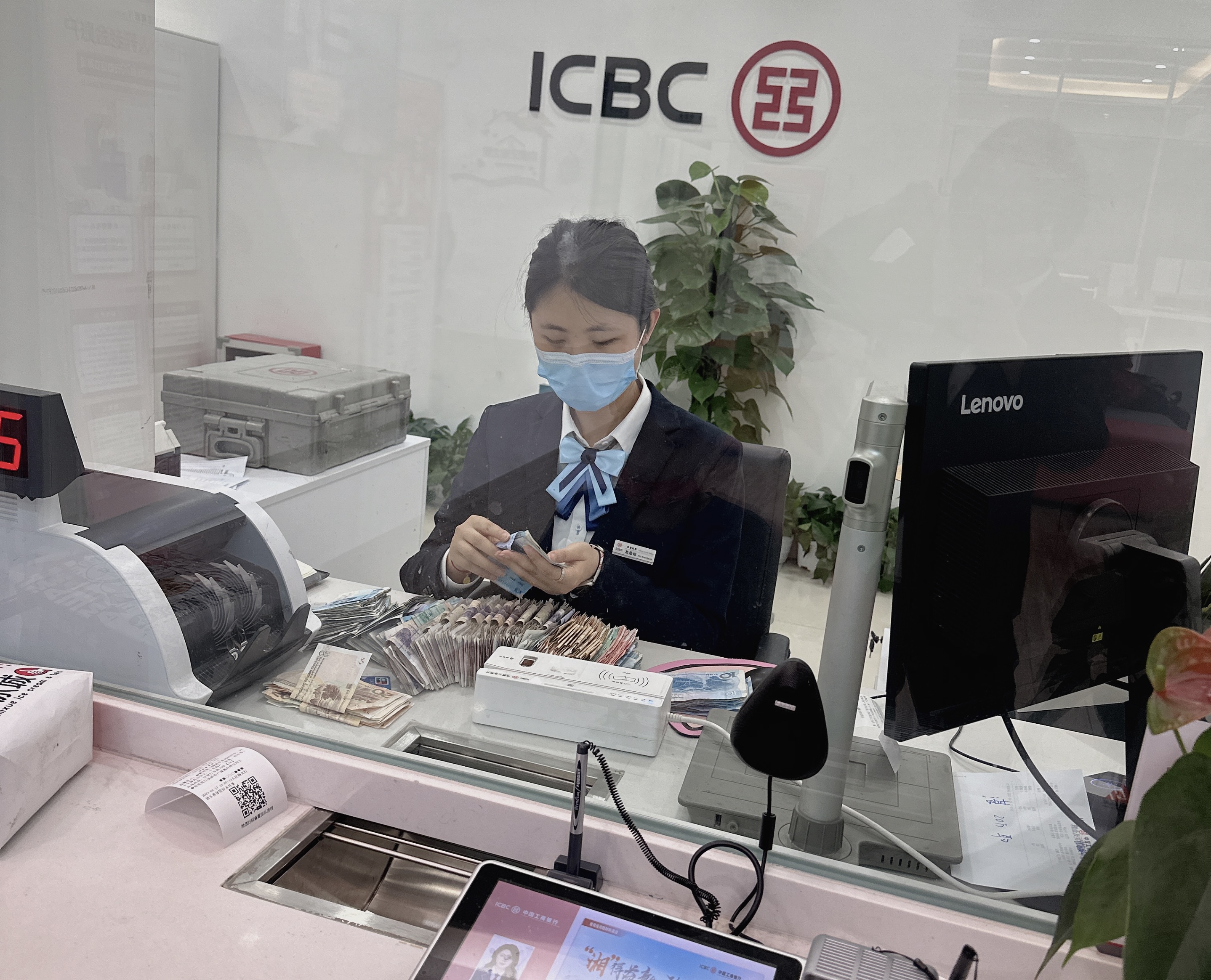 让服务在基层闪光，记工行长沙韶山路支行客服经理龙思琼