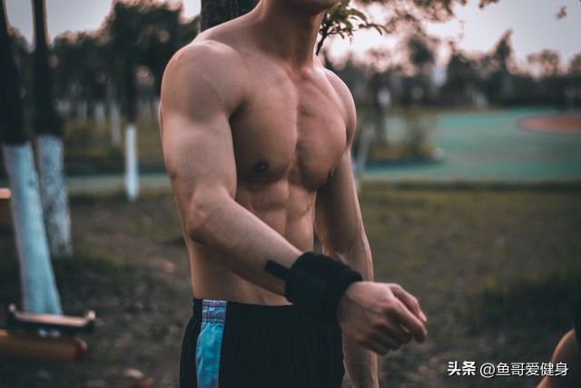 臂力器锻炼哪些肌肉视频教程,液压臂力器的正确使用方式