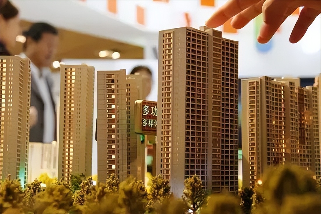 贷款买房和全款买房的人谁更聪明,10年后买房还是攒钱更值