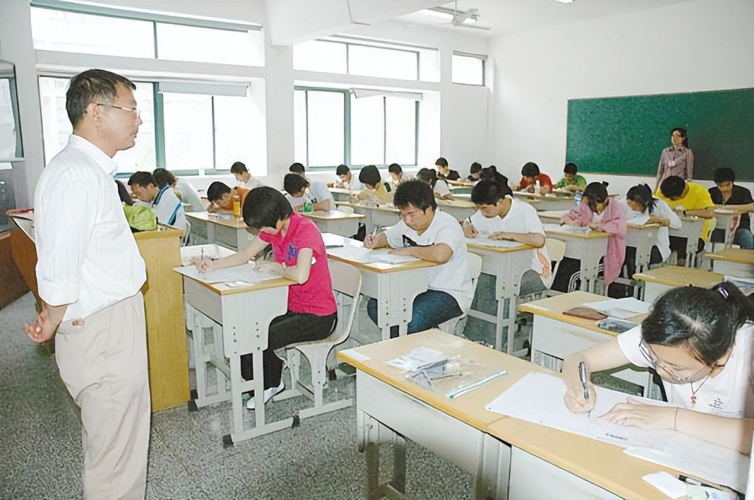 2013年,女孩称自己高考586分,再次查询却发现,只剩下了364分