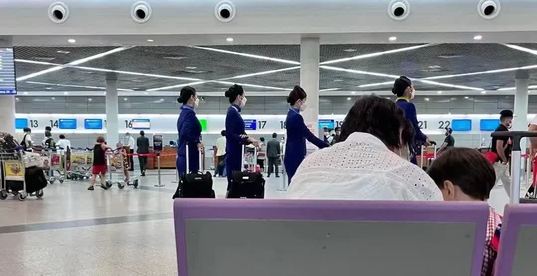 中国男子从柬埔寨中转香港回国：万人摇号通关名额，费用近1.5万元