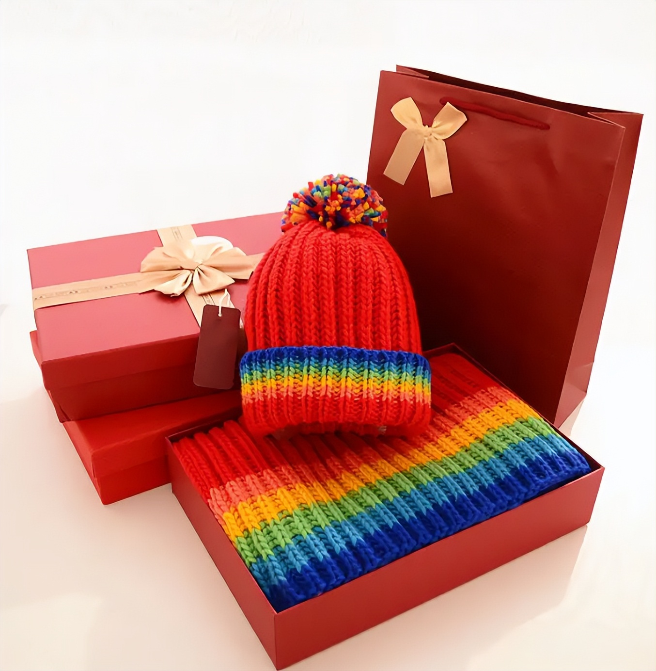 送礼送帽子，今年探亲拜访新潮流