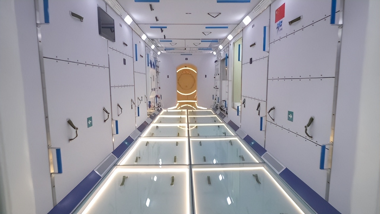 俄乌冲突、中美博弈下，一文看尽本届珠海航展防务亮点|凤凰聚焦