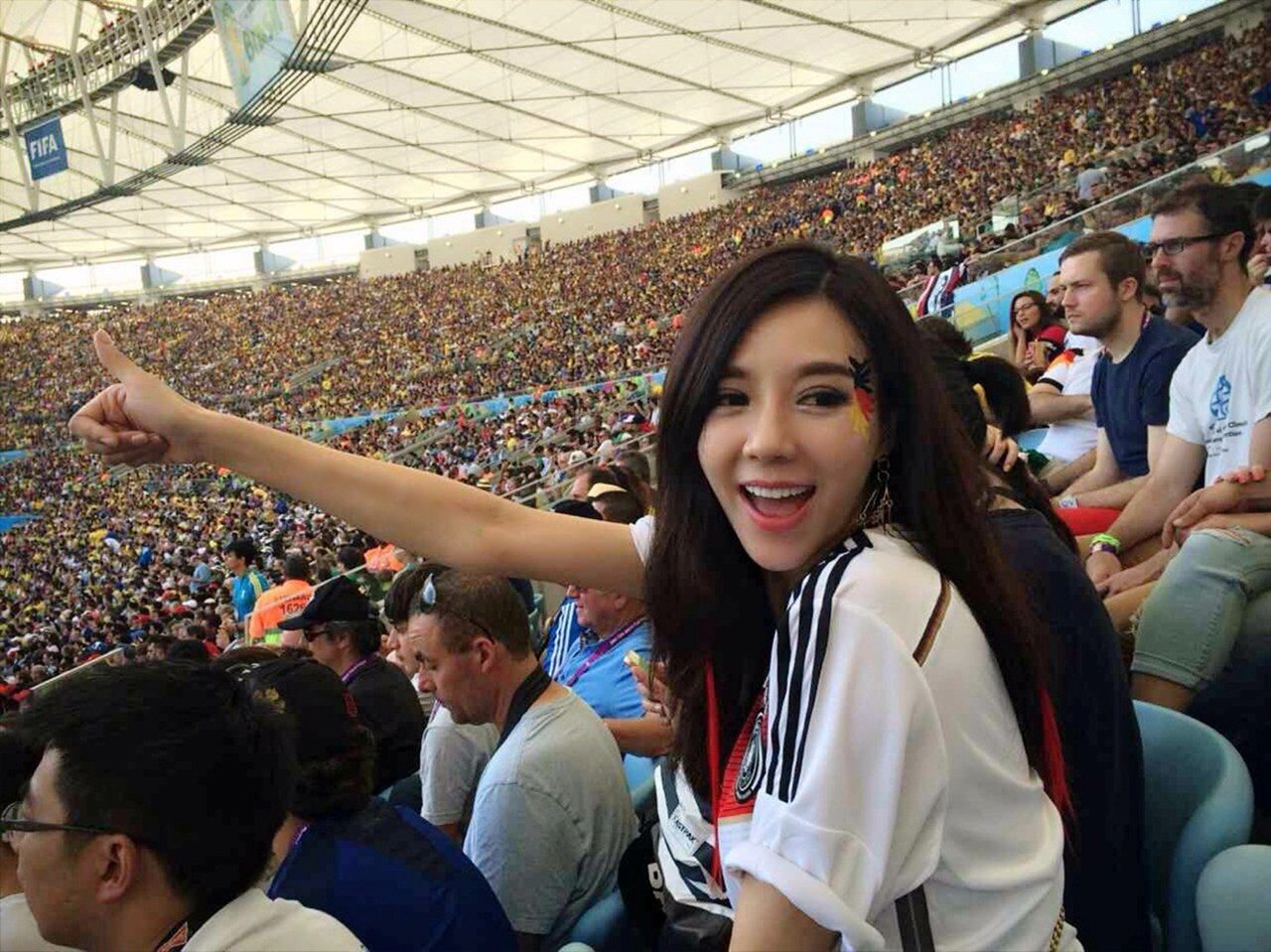 活力四射足球宝贝,气质十足的足球宝贝