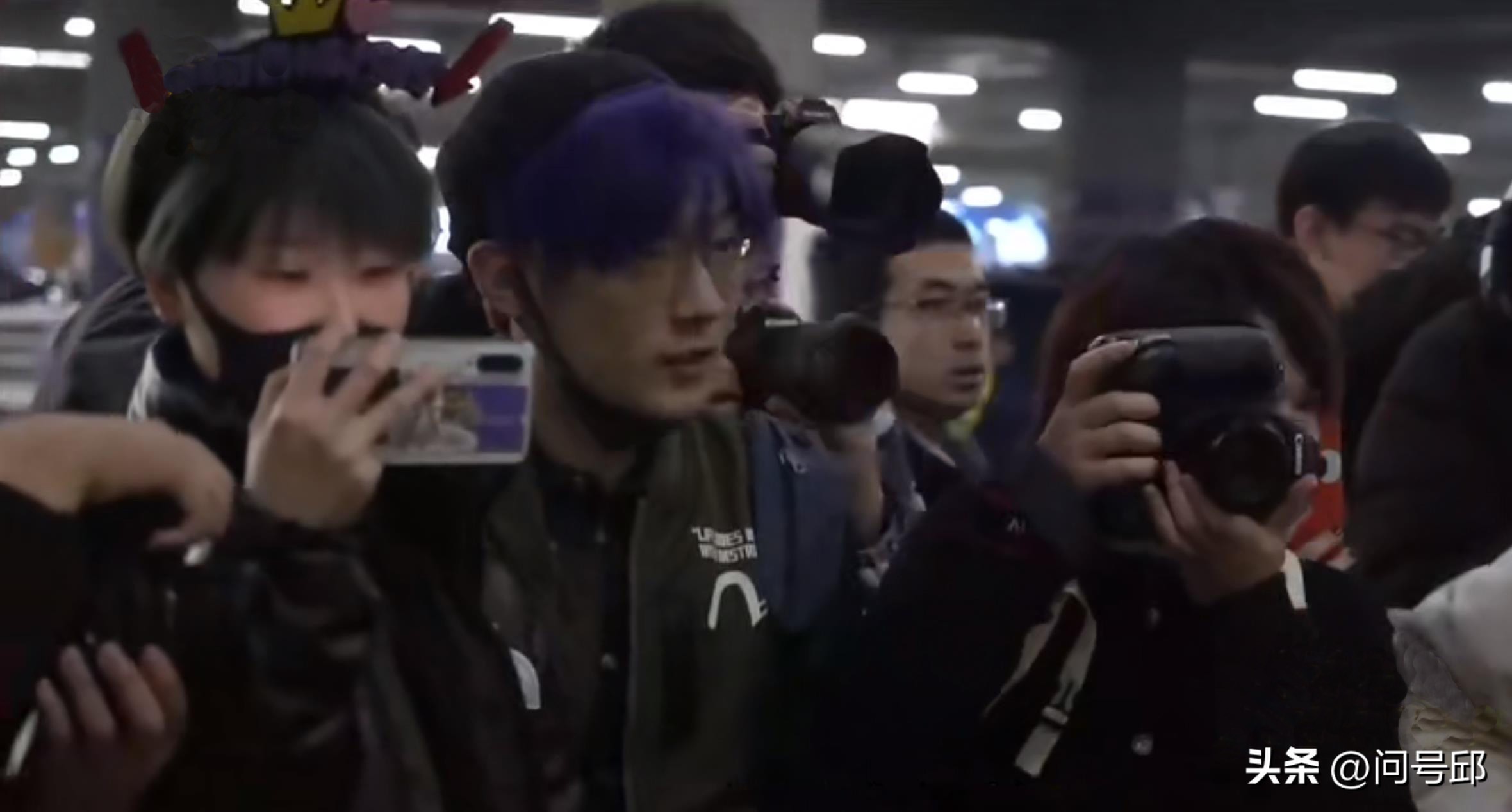 走进饭圈文化:粉丝花40元买“握手券”,换取与偶像10秒互动机会