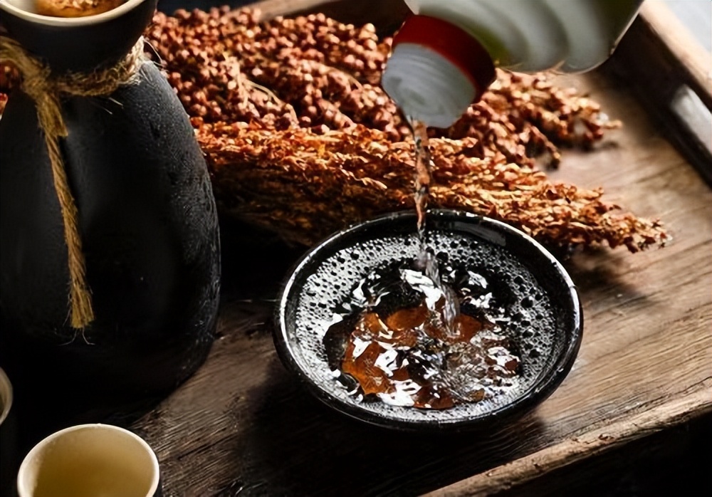 如何区分酱香型白酒,白酒怎么区分浓香型和酱香型