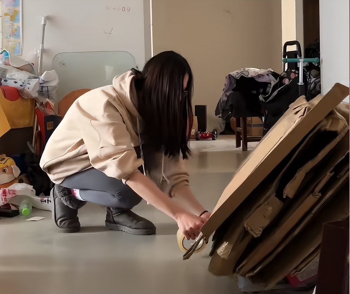 211毕业女生收废品月入过万,媒体评211毕业生收破烂月入过万